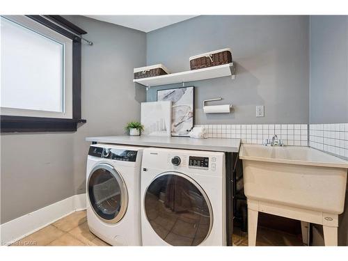32 Dane Street, Kitchener, ON - Indoor Photo Showing Laundry Room
