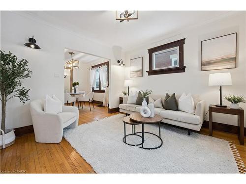 32 Dane Street, Kitchener, ON - Indoor Photo Showing Living Room