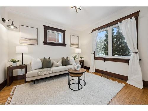32 Dane Street, Kitchener, ON - Indoor Photo Showing Living Room