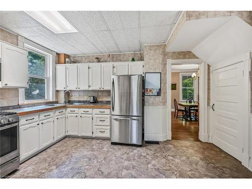 94 Sutherland Street W, Caledonia, ON - Indoor Photo Showing Kitchen With Stainless Steel Kitchen