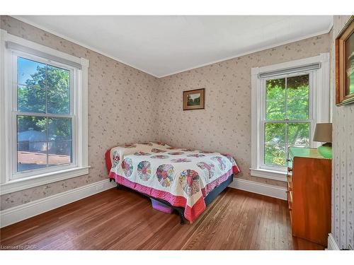 94 Sutherland Street W, Caledonia, ON - Indoor Photo Showing Bedroom
