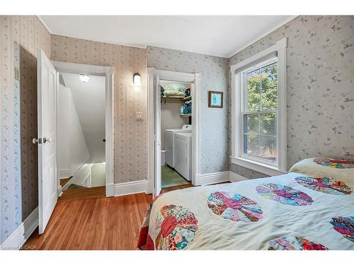 94 Sutherland Street W, Caledonia, ON - Indoor Photo Showing Bedroom