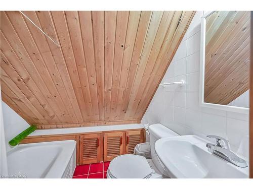 94 Sutherland Street W, Caledonia, ON - Indoor Photo Showing Bathroom