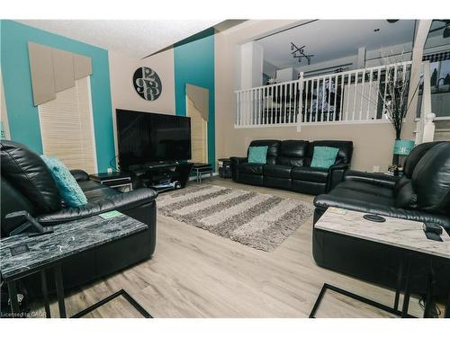 15 Gees Way, Cambridge, ON - Indoor Photo Showing Other Room