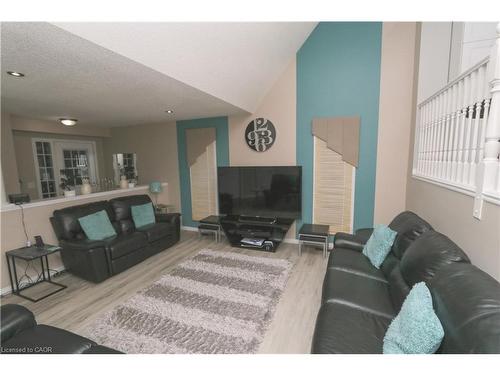 15 Gees Way, Cambridge, ON - Indoor Photo Showing Other Room