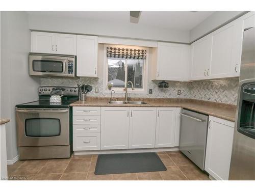 15 Gees Way, Cambridge, ON - Indoor Photo Showing Kitchen With Double Sink