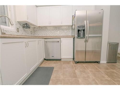 15 Gees Way, Cambridge, ON - Indoor Photo Showing Kitchen
