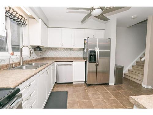 15 Gees Way, Cambridge, ON - Indoor Photo Showing Kitchen With Double Sink