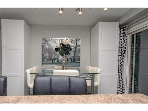 15 Gees Way, Cambridge, ON - Indoor Photo Showing Dining Room
