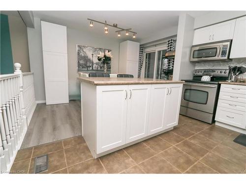 15 Gees Way, Cambridge, ON - Indoor Photo Showing Kitchen