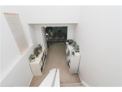 15 Gees Way, Cambridge, ON - Indoor Photo Showing Other Room