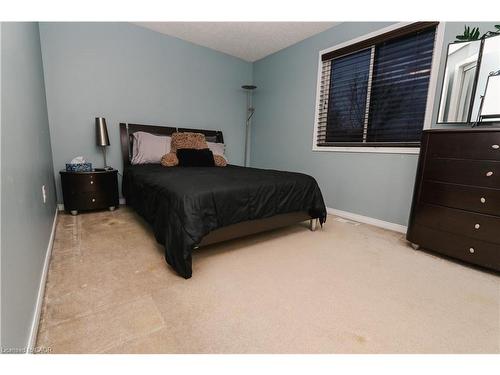 15 Gees Way, Cambridge, ON - Indoor Photo Showing Bedroom