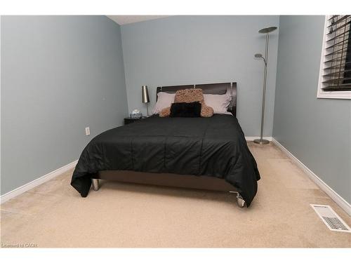 15 Gees Way, Cambridge, ON - Indoor Photo Showing Bedroom