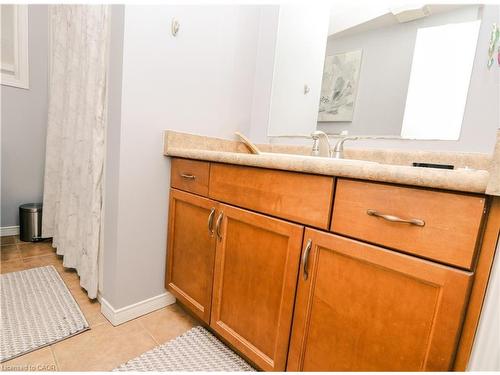 15 Gees Way, Cambridge, ON - Indoor Photo Showing Other Room