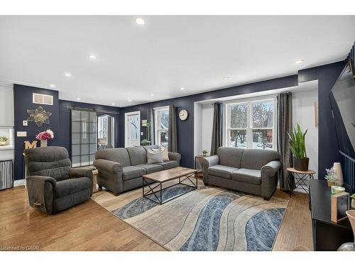 2 Sylvia Avenue, Hamilton, ON - Indoor Photo Showing Living Room