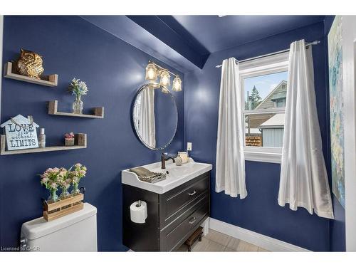 2 Sylvia Avenue, Hamilton, ON - Indoor Photo Showing Bathroom