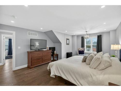 2 Sylvia Avenue, Hamilton, ON - Indoor Photo Showing Bedroom