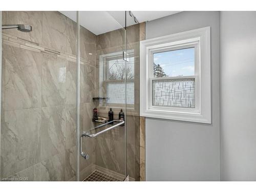 2 Sylvia Avenue, Hamilton, ON - Indoor Photo Showing Bathroom