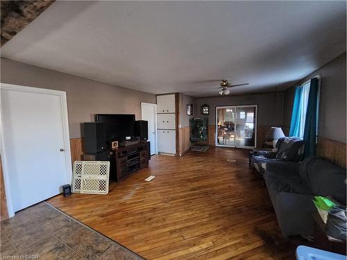 740 Hillcrest Road, Simcoe, ON - Indoor Photo Showing Living Room