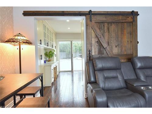 65 Rolston Drive, Hamilton, ON - Indoor Photo Showing Living Room