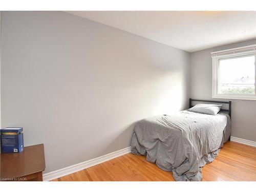65 Rolston Drive, Hamilton, ON - Indoor Photo Showing Bedroom