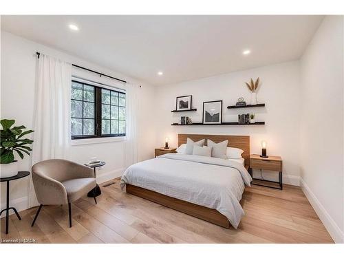 101 Wood Street, Kitchener, ON - Indoor Photo Showing Bedroom