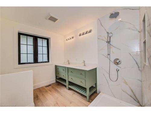 101 Wood Street, Kitchener, ON - Indoor Photo Showing Bathroom