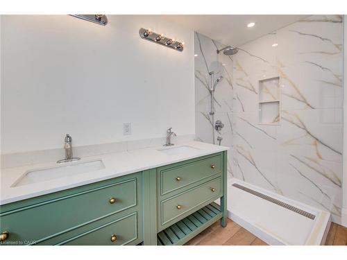 101 Wood Street, Kitchener, ON - Indoor Photo Showing Bathroom