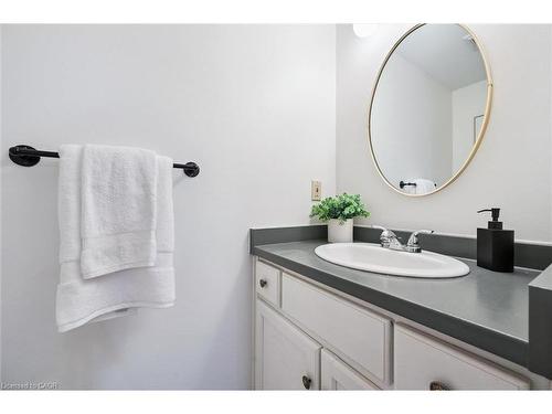 4 Northmanor Crescent, Kitchener, ON - Indoor Photo Showing Bathroom