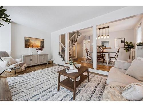 4 Northmanor Crescent, Kitchener, ON - Indoor Photo Showing Living Room