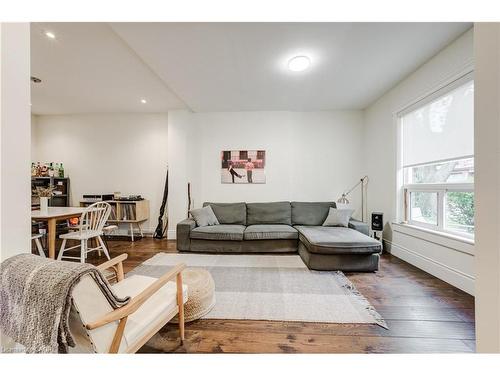97 Gladstone Avenue, Hamilton, ON - Indoor Photo Showing Living Room