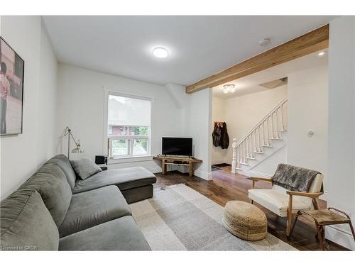 97 Gladstone Avenue, Hamilton, ON - Indoor Photo Showing Living Room