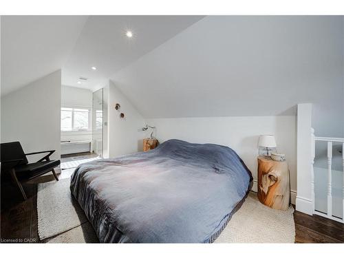 97 Gladstone Avenue, Hamilton, ON - Indoor Photo Showing Bedroom