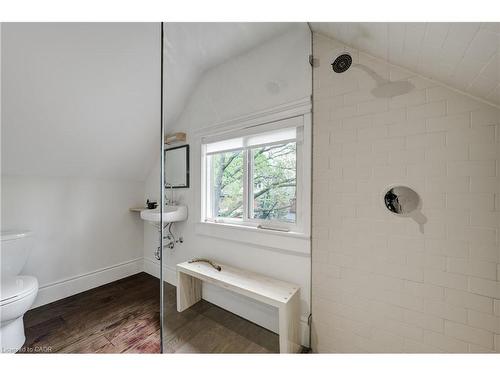 97 Gladstone Avenue, Hamilton, ON - Indoor Photo Showing Bathroom