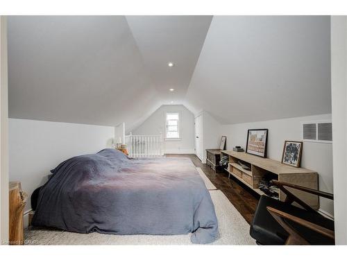 97 Gladstone Avenue, Hamilton, ON - Indoor Photo Showing Bedroom