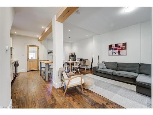 97 Gladstone Avenue, Hamilton, ON - Indoor Photo Showing Living Room