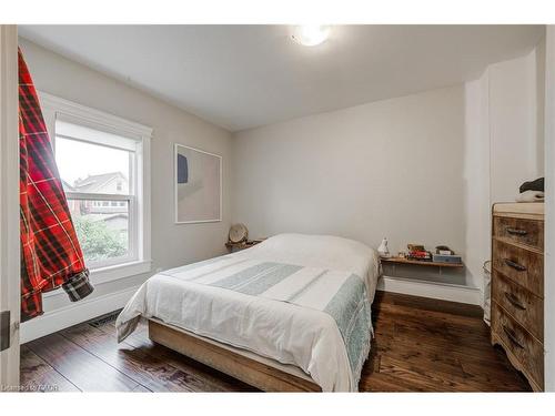 97 Gladstone Avenue, Hamilton, ON - Indoor Photo Showing Bedroom
