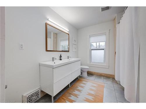 97 Gladstone Avenue, Hamilton, ON - Indoor Photo Showing Bathroom