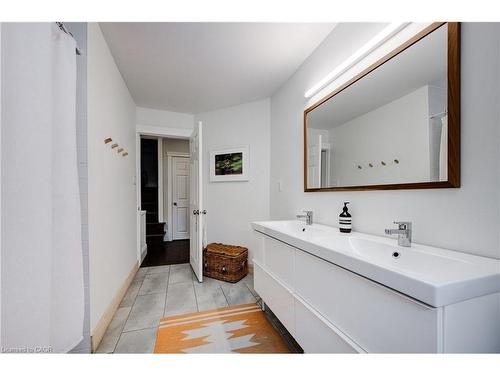 97 Gladstone Avenue, Hamilton, ON - Indoor Photo Showing Bathroom