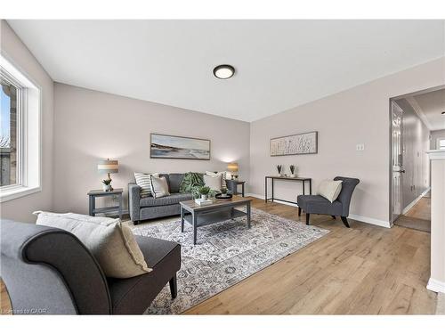 19 Blackbird Circle, Cambridge, ON - Indoor Photo Showing Living Room