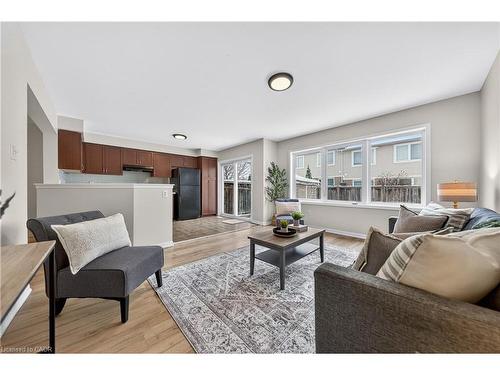 19 Blackbird Circle, Cambridge, ON - Indoor Photo Showing Living Room