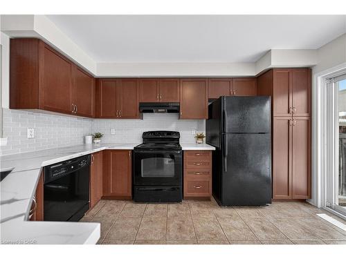 19 Blackbird Circle, Cambridge, ON - Indoor Photo Showing Kitchen With Double Sink