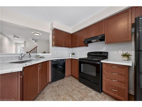 19 Blackbird Circle, Cambridge, ON - Indoor Photo Showing Kitchen With Double Sink
