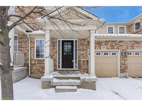 19 Blackbird Circle, Cambridge, ON - Outdoor With Facade
