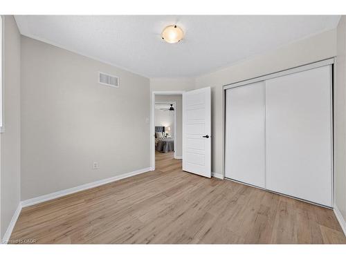 19 Blackbird Circle, Cambridge, ON - Indoor Photo Showing Other Room