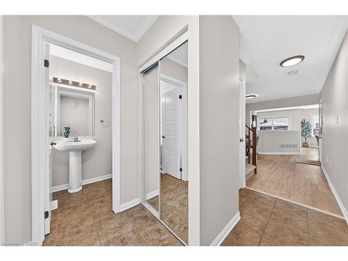 19 Blackbird Circle, Cambridge, ON - Indoor