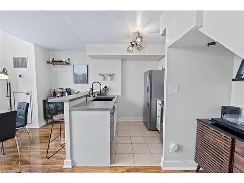 433-200 Manitoba Street, Toronto, ON - Indoor Photo Showing Kitchen
