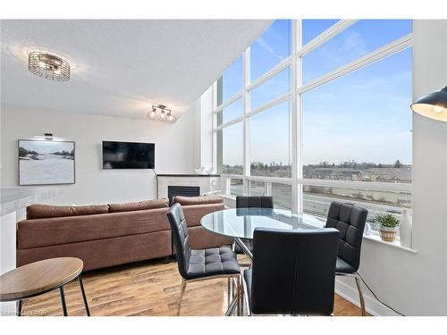 433-200 Manitoba Street, Toronto, ON - Indoor