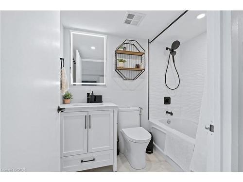 433-200 Manitoba Street, Toronto, ON - Indoor Photo Showing Bathroom