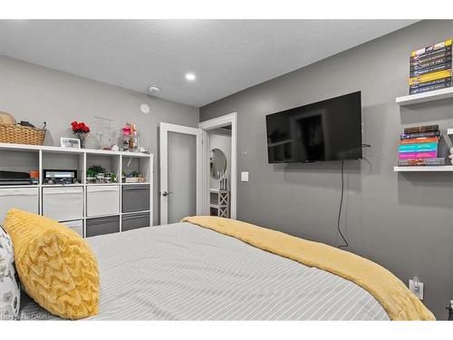 50 Grove Crescent, Brantford, ON - Indoor Photo Showing Bedroom